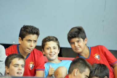 Imágenes del búscate en la grada del Osasuna - Sevilla Atlético