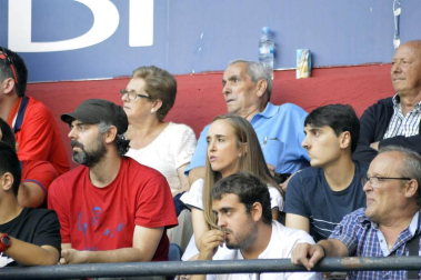 Imágenes del búscate en la grada del Osasuna - Sevilla Atlético