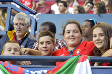 Imágenes del búscate en la grada del Osasuna - Sevilla Atlético