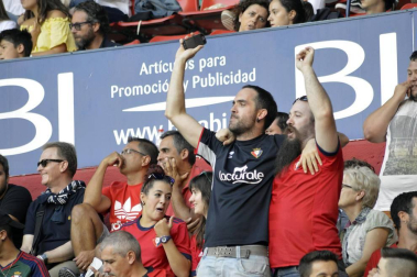 Imágenes del búscate en la grada del Osasuna - Sevilla Atlético