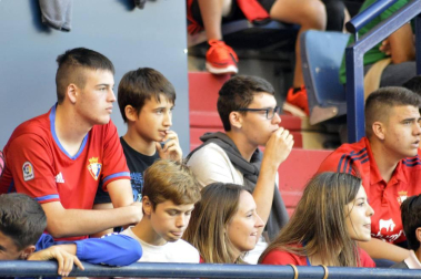 Imágenes del búscate en la grada del Osasuna - Sevilla Atlético