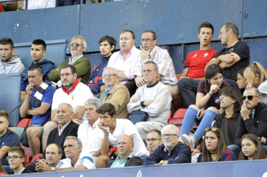 Imágenes del búscate en la grada del Osasuna - Sevilla Atlético