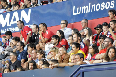Imágenes del búscate en la grada del Osasuna - Sevilla Atlético