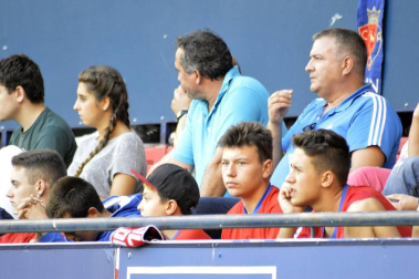Imágenes del búscate en la grada del Osasuna - Sevilla Atlético