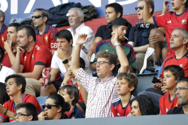 Imágenes del búscate en la grada del Osasuna - Sevilla Atlético