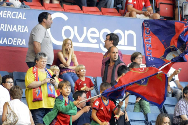 Imágenes del búscate en la grada del Osasuna - Sevilla Atlético