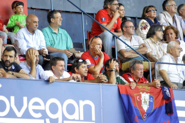 Imágenes del búscate en la grada del Osasuna - Sevilla Atlético