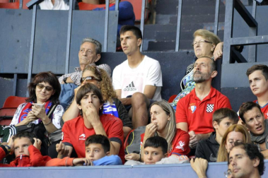 Imágenes del búscate en la grada del Osasuna - Sevilla Atlético