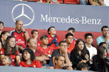 Imágenes del búscate en la grada del Osasuna - Sevilla Atlético