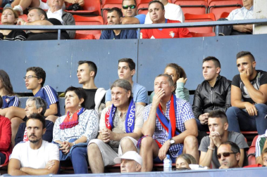 Imágenes del búscate en la grada del Osasuna - Sevilla Atlético