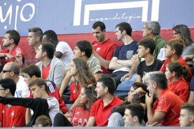 Imágenes del búscate en la grada del Osasuna - Sevilla Atlético