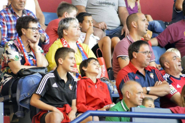 Imágenes del búscate en la grada del Osasuna - Sevilla Atlético