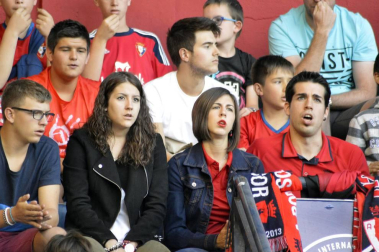 Imágenes del búscate en la grada del Osasuna - Sevilla Atlético
