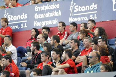 Imágenes del búscate en la grada del Osasuna - Sevilla Atlético