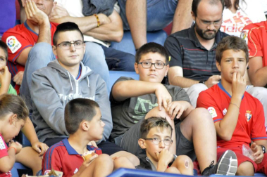 Imágenes del búscate en la grada del Osasuna - Sevilla Atlético