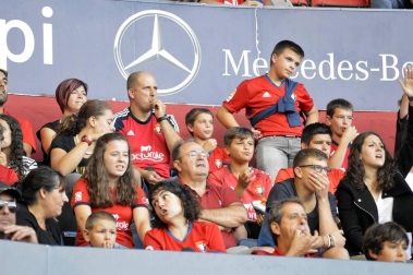Imágenes del búscate en la grada del Osasuna - Sevilla Atlético