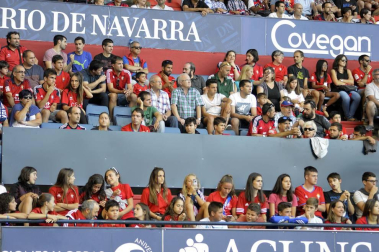 Imágenes del búscate en la grada del Osasuna- Sevilla Atlético disputado en El Sadar.