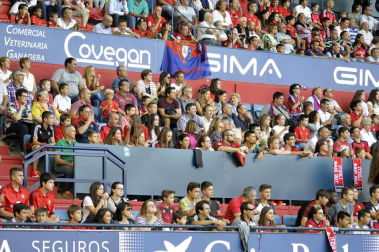 Imágenes del búscate en la grada del Osasuna- Sevilla Atlético disputado en El Sadar.