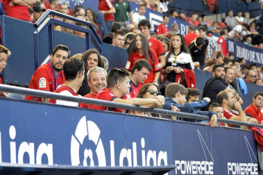 Imágenes del búscate en la grada del Osasuna- Sevilla Atlético disputado en El Sadar.