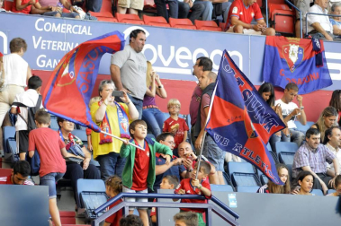 Imágenes del búscate en la grada del Osasuna- Sevilla Atlético disputado en El Sadar.