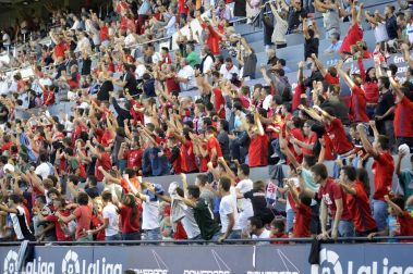 Imágenes del búscate en la grada del Osasuna- Sevilla Atlético disputado en El Sadar.