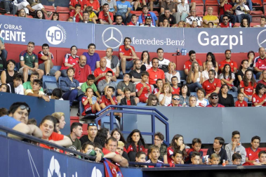 Imágenes del búscate en la grada del Osasuna- Sevilla Atlético disputado en El Sadar.