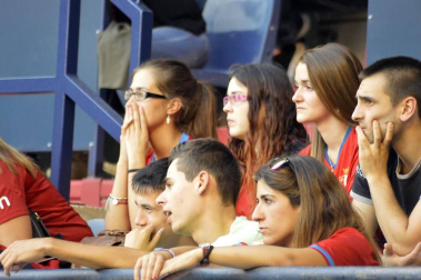 Imágenes del búscate en la grada del Osasuna- Sevilla Atlético disputado en El Sadar.