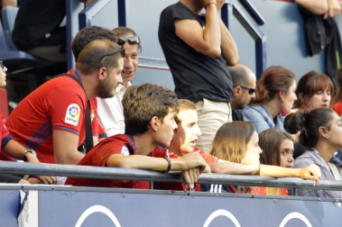 Imágenes del búscate en la grada del Osasuna- Sevilla Atlético disputado en El Sadar.