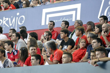 Imágenes del búscate en la grada del Osasuna- Sevilla Atlético disputado en El Sadar.