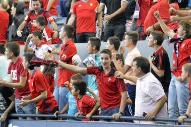 Imágenes del búscate en la grada del Osasuna- Sevilla Atlético disputado en El Sadar.