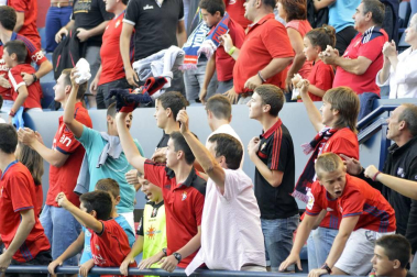 Imágenes del búscate en la grada del Osasuna- Sevilla Atlético disputado en El Sadar.