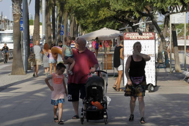 La localidad tarraconense de Cambrils, destino vacacional de muchos navarros, retomó poco a poco la normalidad este viernes tras el atentado yihadista registrado de madrugada.