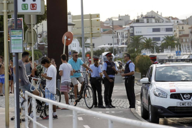 La localidad tarraconense de Cambrils, destino vacacional de muchos navarros, retomó poco a poco la normalidad este viernes tras el atentado yihadista registrado de madrugada.