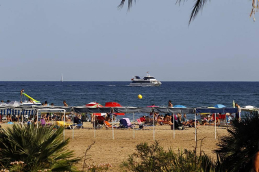 La localidad tarraconense de Cambrils, destino vacacional de muchos navarros, retomó poco a poco la normalidad este viernes tras el atentado yihadista registrado de madrugada.