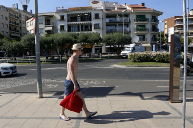 La localidad tarraconense de Cambrils, destino vacacional de muchos navarros, retomó poco a poco la normalidad este viernes tras el atentado yihadista registrado de madrugada.