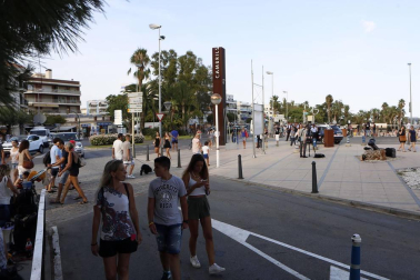 La localidad tarraconense de Cambrils, destino vacacional de muchos navarros, retomó poco a poco la normalidad este viernes tras el atentado yihadista registrado de madrugada.