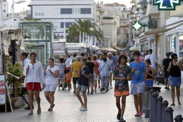 La localidad tarraconense de Cambrils, destino vacacional de muchos navarros, retomó poco a poco la normalidad este viernes tras el atentado yihadista registrado de madrugada.