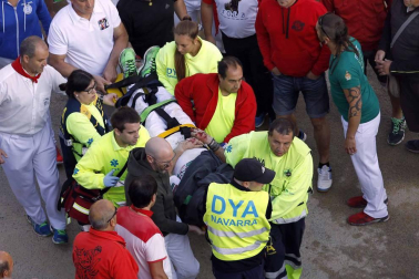 Imágenes del último encierro del Pilón de Falces, en el que un joven ha resultado herido grave.