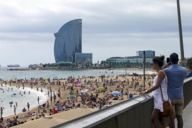 Imágenes de las dos ciudades, que tratan de recuperar la normalidad tras los ataques.