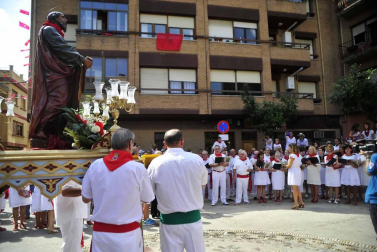 Imágenes de la procesión en honor a San Bartolomé en Marcilla.