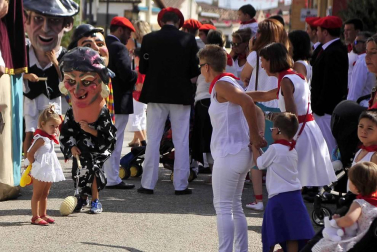 Imágenes de la procesión en honor a San Bartolomé en Marcilla.