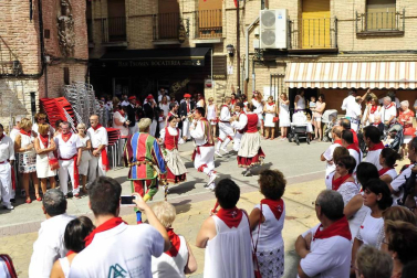 Imágenes de la procesión en honor a San Bartolomé en Marcilla.