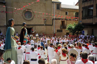 Imágenes de la procesión en honor a San Bartolomé en Marcilla.