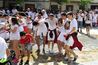 Imágenes del cohete de fiestas de Pitillas