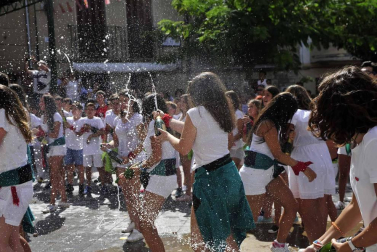 Imágenes del cohete de fiestas de Pitillas