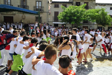 Imágenes del cohete de fiestas de Pitillas