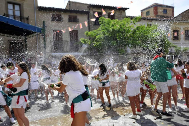Imágenes del cohete de fiestas de Pitillas