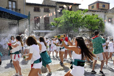 Imágenes del cohete de fiestas de Pitillas
