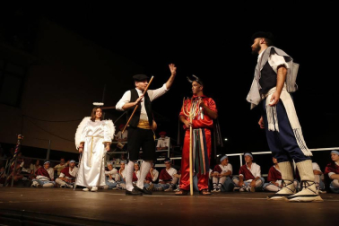 El paloteado de fiestas de San Bartolmé en Ribaforada