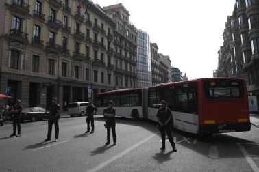 El lema 'No tinc por' preside la manifestación por los atentados en Cataluña